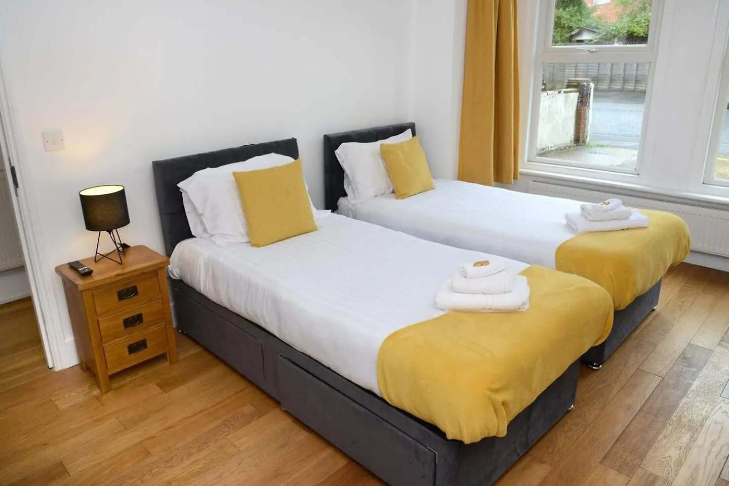 Stylish And Spacious Southampton Stay Holiday home